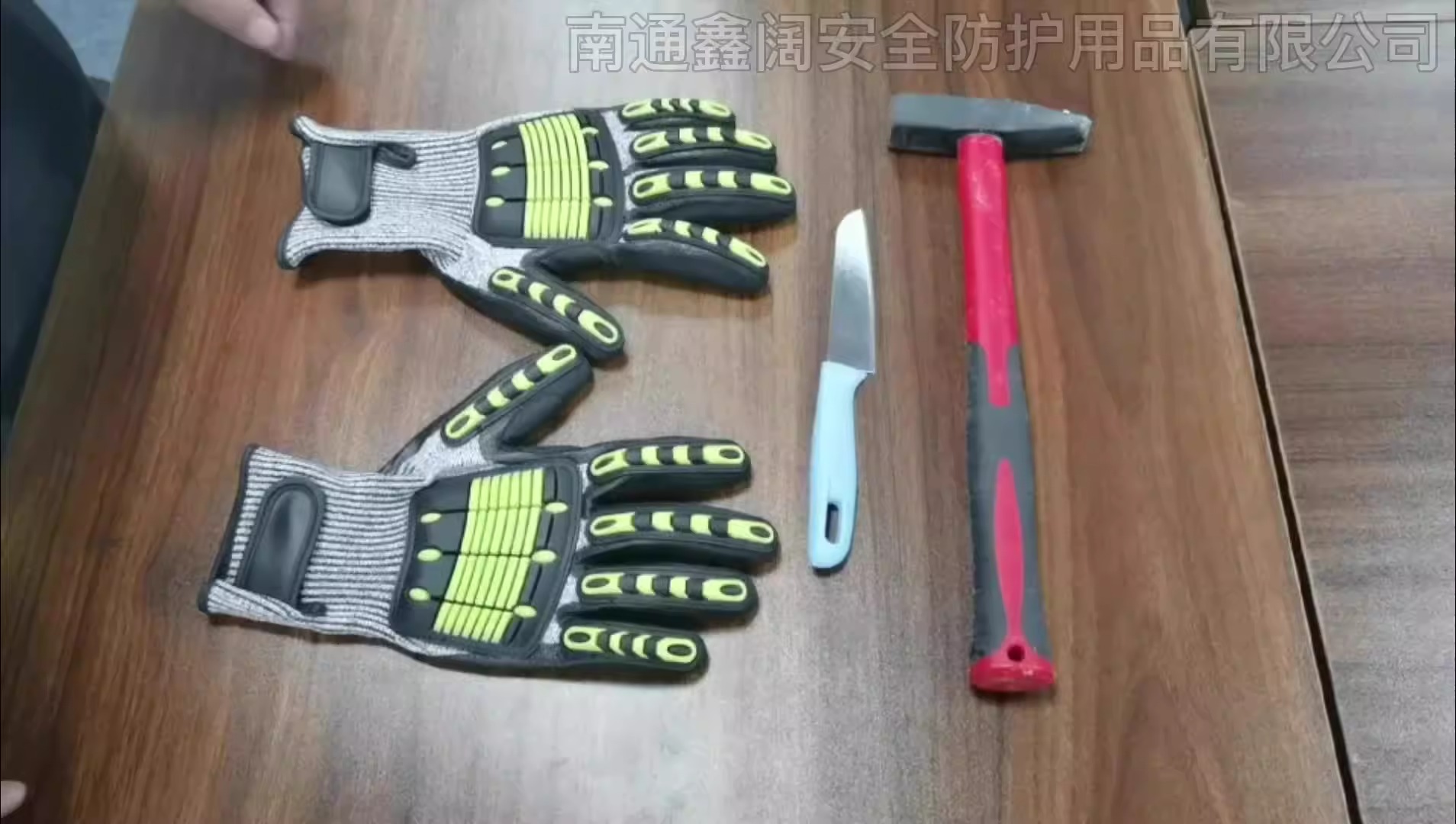 Mechanix 防振ヘビーデューティ安全作業手袋、耐切創性 - Work Glove Impact のレビューと価格